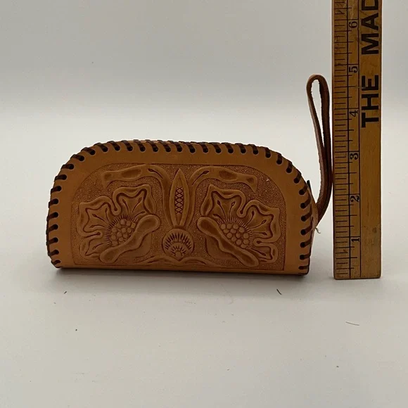 Vtg Cowhide Tooled Leather Coin Purse Wallet handmade Floral Indian Head NH - Picture 6 of 8